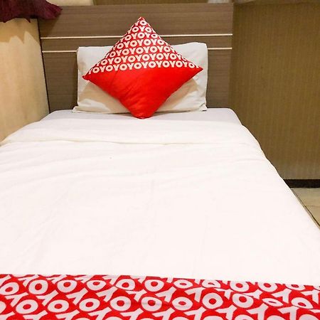 Oyo 93767 45 Guest House Sragen Exterior foto