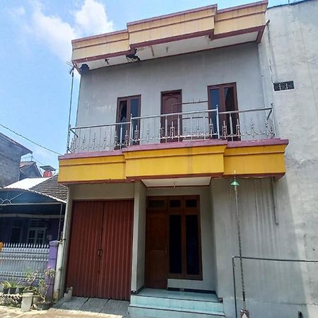 Oyo 93767 45 Guest House Sragen Exterior foto