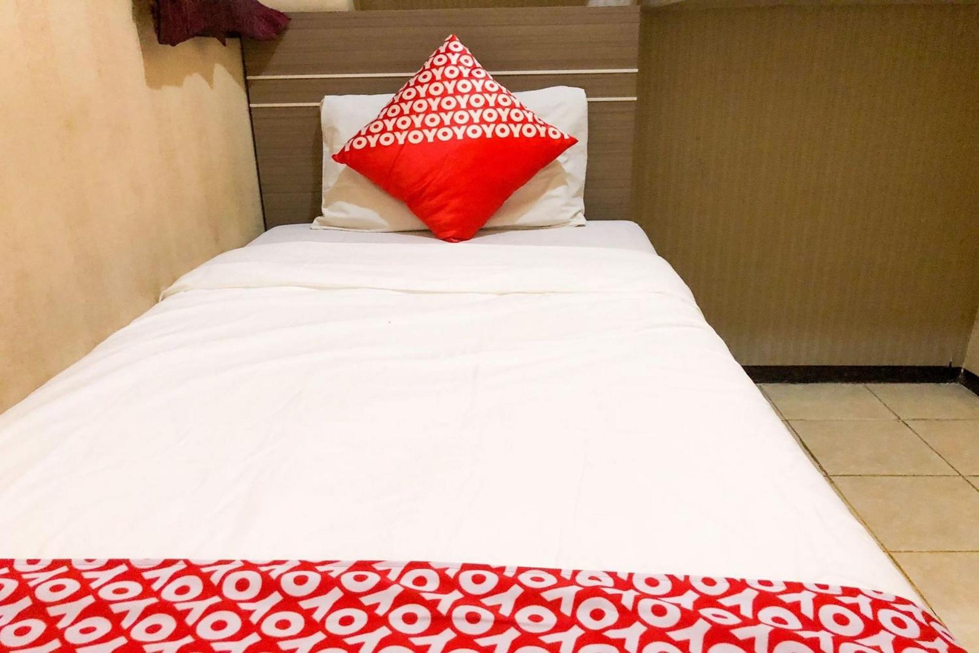 Oyo 93767 45 Guest House Sragen Exterior foto