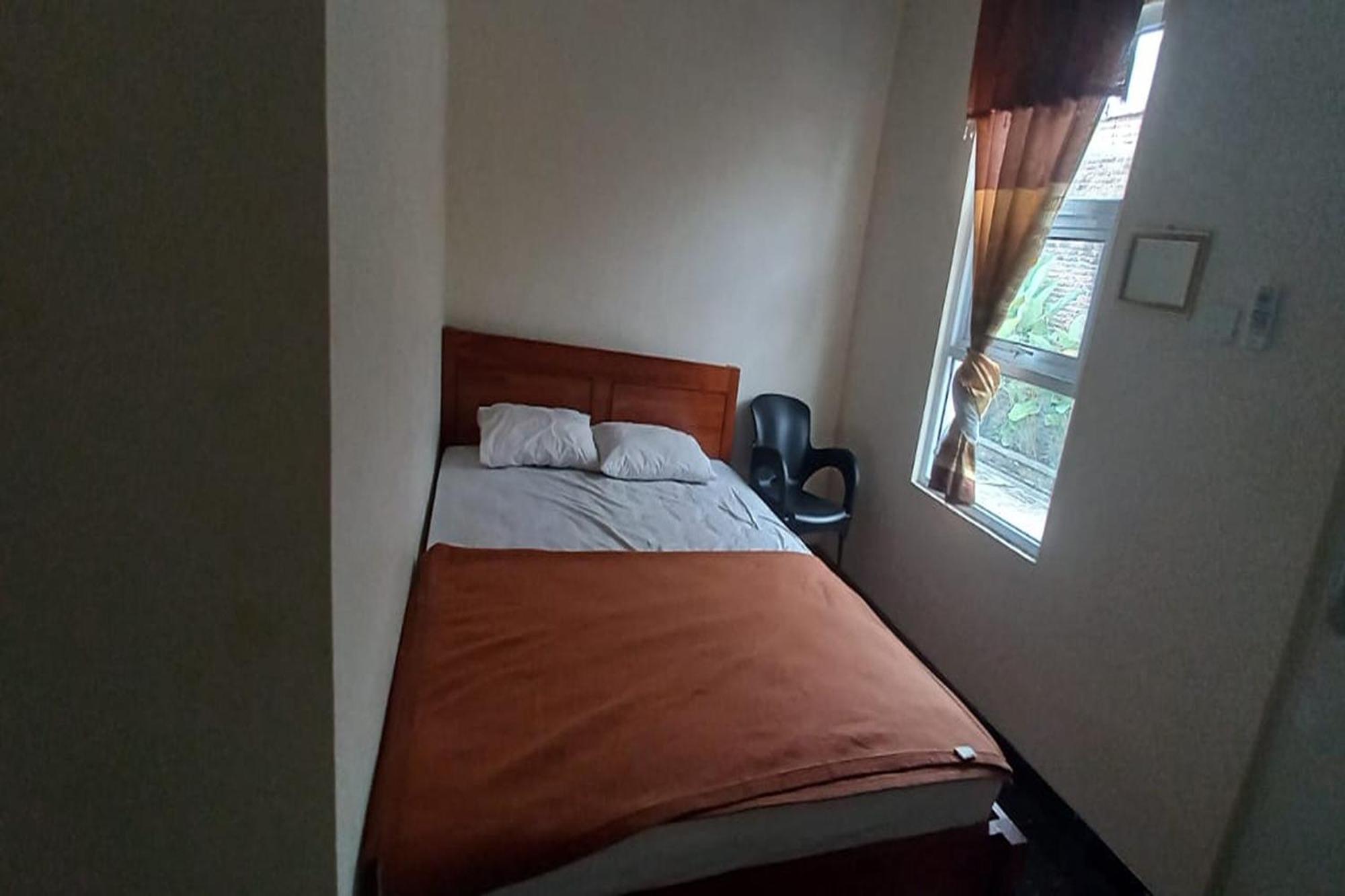 Oyo 93767 45 Guest House Sragen Exterior foto