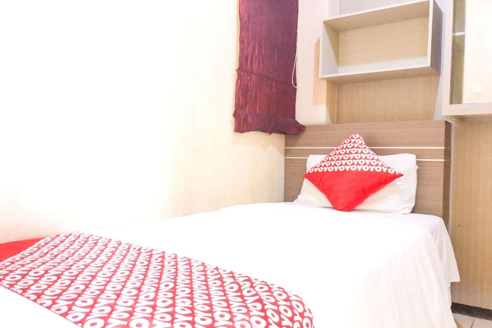Oyo 93767 45 Guest House Sragen Exterior foto